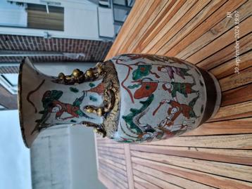 Antieke hand geschilderde chinese nanking vaas rond 19e eeuw beschikbaar voor biedingen