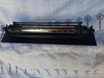 Wandlampje, tube, zwart metaal met ledlamp. incl. ledlamp beschikbaar voor biedingen