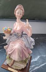 Prachtig porseleinen beeld vrouw met bloemenmand duif, Antiek en Kunst, Ophalen of Verzenden