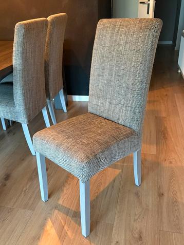 6 stoelen beschikbaar voor biedingen
