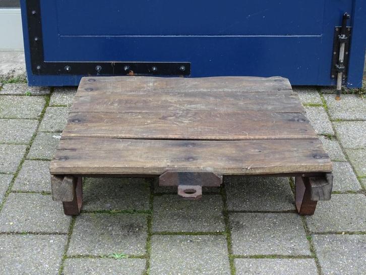 Palletwagen klein, koffietafel, platentafeltje, Antiek en Kunst, Curiosa en Brocante, Ophalen