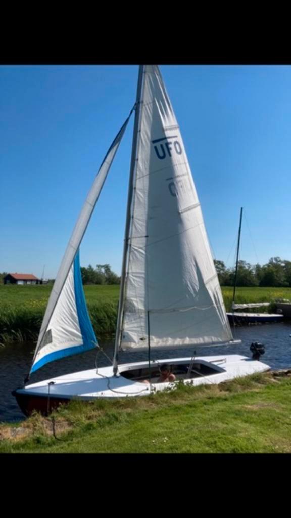 Unieke Friese Zeilboot "UFO" met Trailer & Stalling, Watersport en Boten, Open zeilboten, Gebruikt, Overige typen, 6 meter of meer