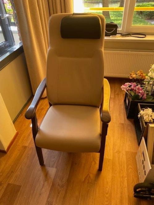 seniorenstoel, Huis en Inrichting, Stoelen, Zo goed als nieuw, Eén, Hout, Overige kleuren, Ophalen
