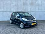 Peugeot 107 1.0 12V 5DR 2006 Zwart, Auto's, Voorwielaandrijving, Stof, 4 cilinders, 4 stoelen