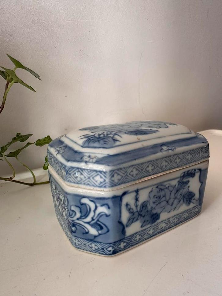 Porseleinen chinees bewaardoosje, Antiek en Kunst, Antiek | Woonaccessoires, Ophalen of Verzenden