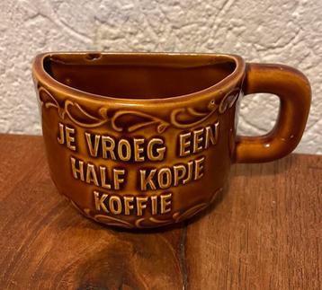Vintage mok Je vroeg een half kopje koffie bruin beschikbaar voor biedingen