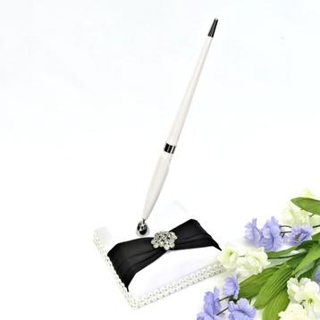 Gasten pen met houder, en versierd met strass stenen. beschikbaar voor biedingen