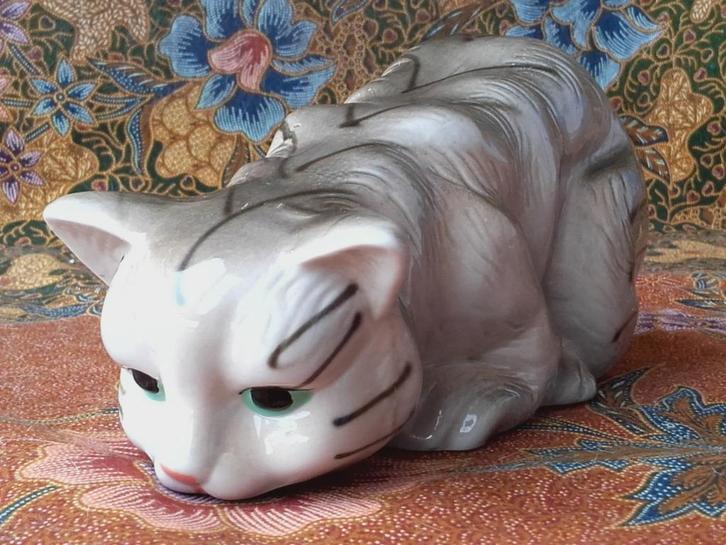 Mooi oud vintage beeldje uit Engeland van poes of kat 19 cm., Antiek en Kunst, Antiek | Porselein, Ophalen of Verzenden