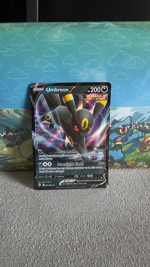Umbreon V 094/203, Hobby en Vrije tijd, Verzamelkaartspellen | Pokémon, Zo goed als nieuw, Ophalen of Verzenden