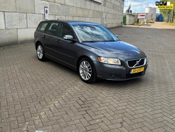 Volvo V50 2.4 Momentum automaat,zeer netjes beschikbaar voor biedingen