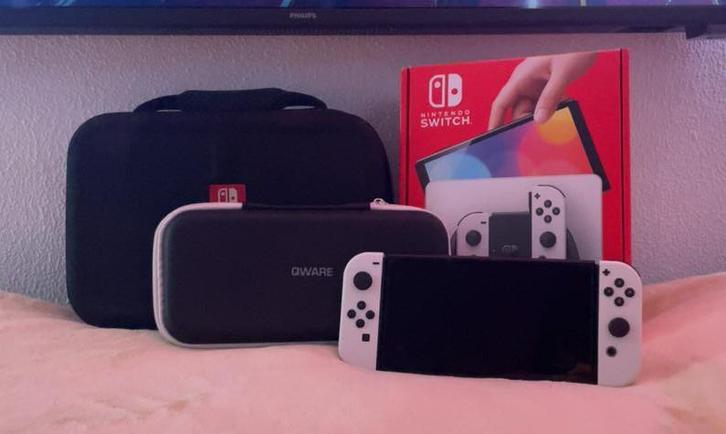 Nintendo Switch OLED met nieuwe joy-cons, Spelcomputers en Games, Spelcomputers | Nintendo Switch, Gebruikt, Switch OLED, Met 2 controllers