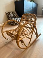 Schattige kinder schommelstoel - decoratief!, Huis en Inrichting, Fauteuils, Ophalen, Minder dan 50 cm, Minder dan 75 cm, Riet of Rotan