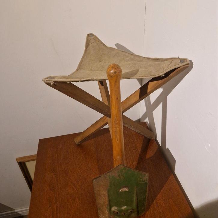 Pioneer Set: Klapschep & Klapstoel, Antiek en Kunst, Antiek | Gereedschap en Instrumenten, Ophalen of Verzenden
