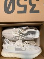 Yeezy 350 V2 White Bone Maat 45 1/3 DS, Kleding | Heren, Schoenen, Ophalen of Verzenden, Nieuw, Wit, Sneakers of Gympen