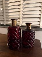 2 Decoratieve Rode Vaasjes, Huis en Inrichting, Ophalen of Verzenden, Minder dan 50 cm, Rood, Glas