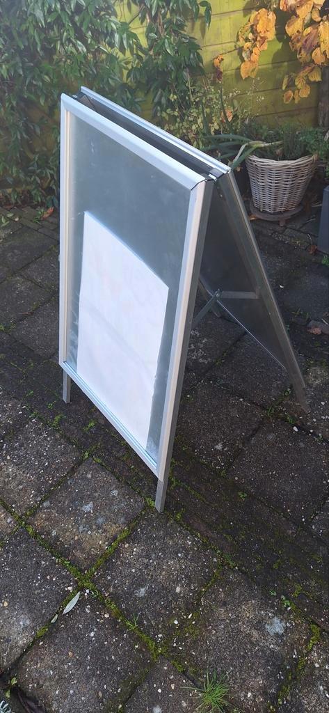 Aluminium stoepbord A2 formaat, Diversen, Schoolborden, Gebruikt, Accessoires, Mobiel, Ophalen of Verzenden