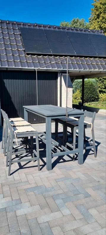 IN PRIJS VERLAAGD, MOET WEG! Hoge eettafel met stoelen beschikbaar voor biedingen