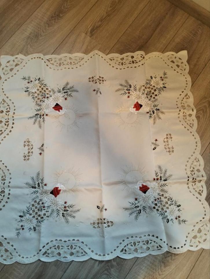 Mooie Kerst Tafelkleed vierkant met mooie details, Diversen, Kerst, Zo goed als nieuw, Ophalen of Verzenden