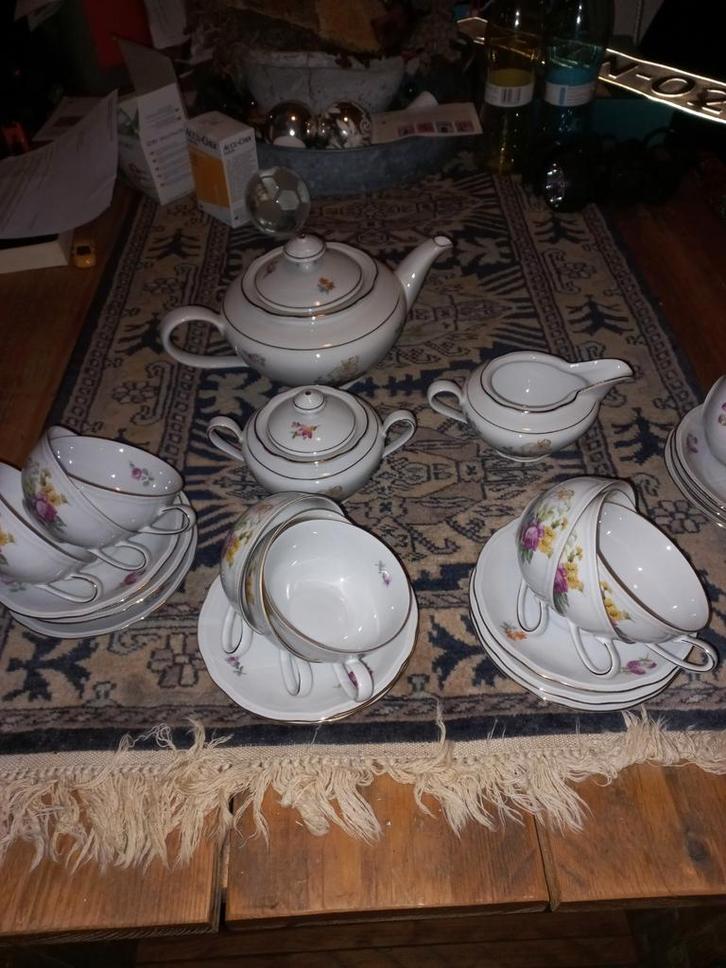 Vintage Kahla theeservies met bloemmotief, Antiek en Kunst, Antiek | Servies compleet, Ophalen of Verzenden