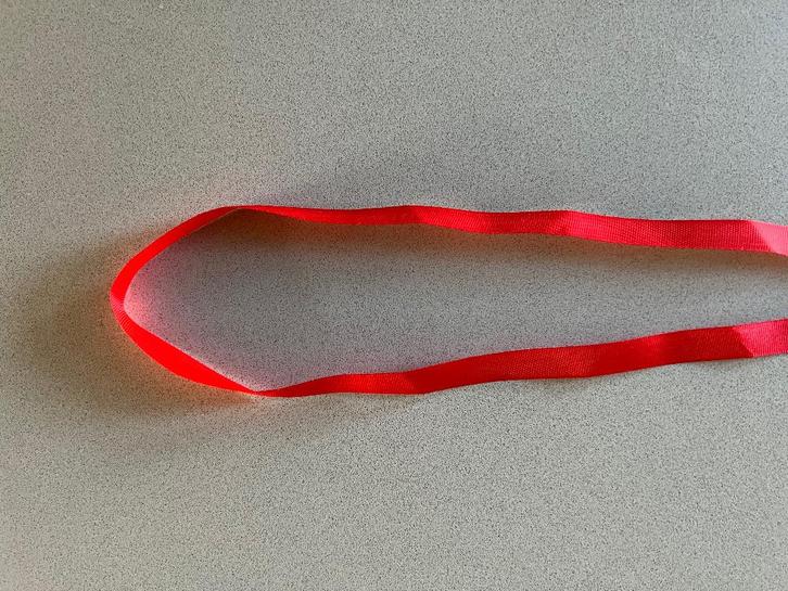 Band Lint van in fel rode stof afm. 180 cm x 1 cm, Hobby en Vrije tijd, Naaien en Fournituren, Nieuw, Lint, Band of Elastiek, Ophalen