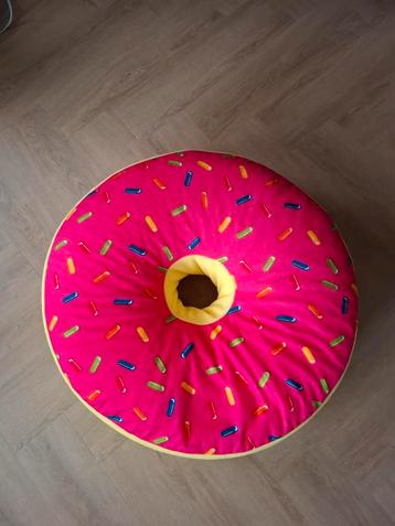 Gratis, zitkussen, in de vorm van een donut. beschikbaar voor biedingen