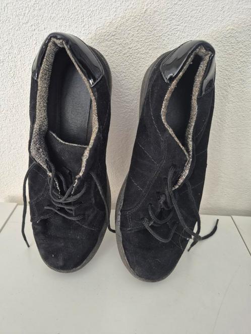 Suède zwarte sneakers mt 37, Kleding | Dames, Schoenen, Zo goed als nieuw, Sneakers of Gympen, Zwart, Ophalen of Verzenden