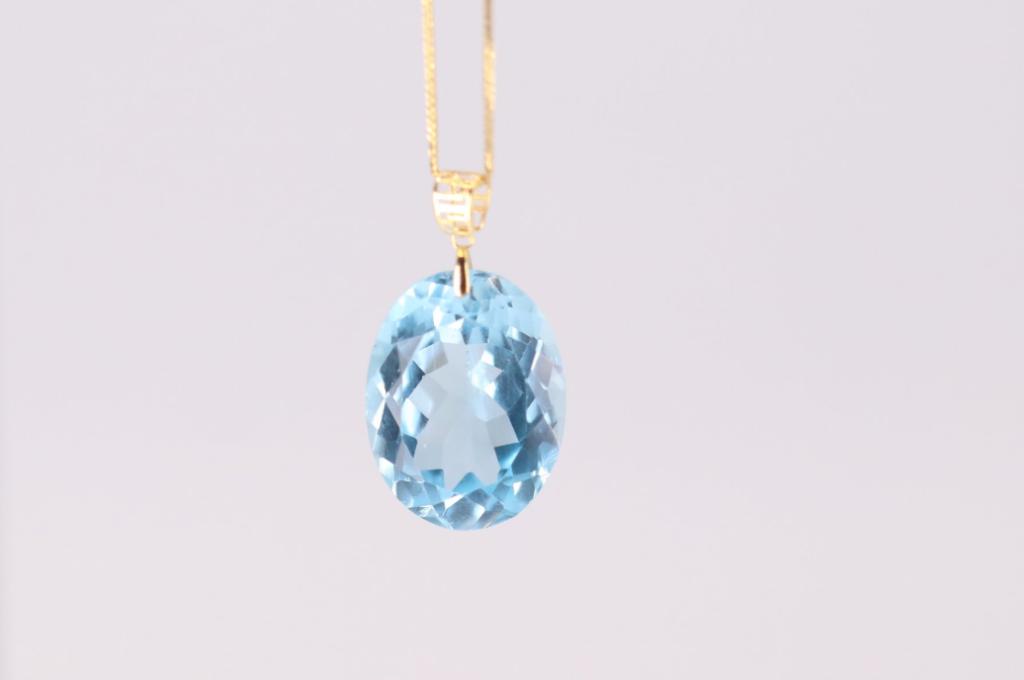 18k gouden ketting met prachtige blauwe topaas hanger, Blauw, Nieuw, Ophalen of Verzenden, Met edelsteen