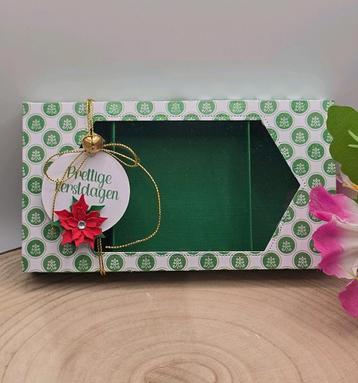 Zelfgemaakt leeg doosje Kerst beschikbaar voor biedingen