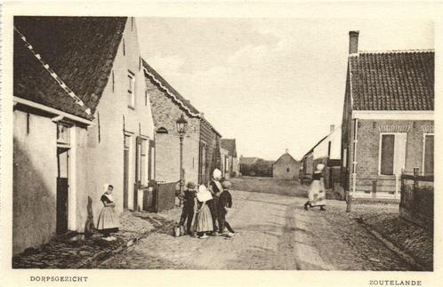 Dorpsgezicht - Zoutelande - klederdracht - ongelopen, Verzamelen, Ansichtkaarten | Nederland, Ongelopen, Overijssel, 1920 tot 1940
