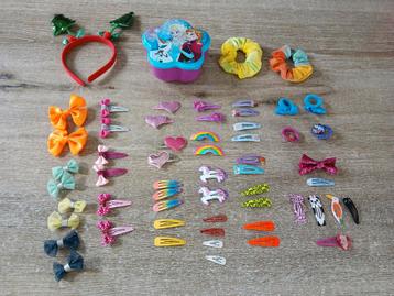 Haaraccessoires in frozenbakje beschikbaar voor biedingen