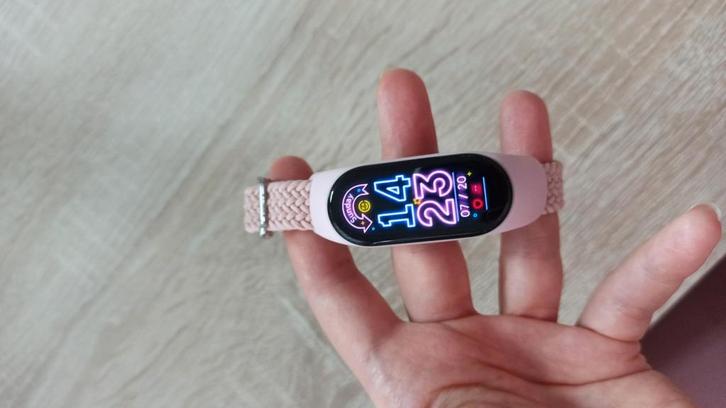 Xiaomi Mi Smart Band 7 met een nieuwe bandje, Sieraden, Tassen en Uiterlijk, Smartwatches, Zo goed als nieuw, Android, Zwart, Ophalen of Verzenden