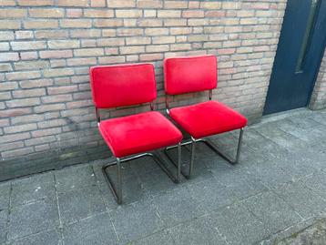 2 Rode Ribstof Stoelen met Chrome Buisframe beschikbaar voor biedingen