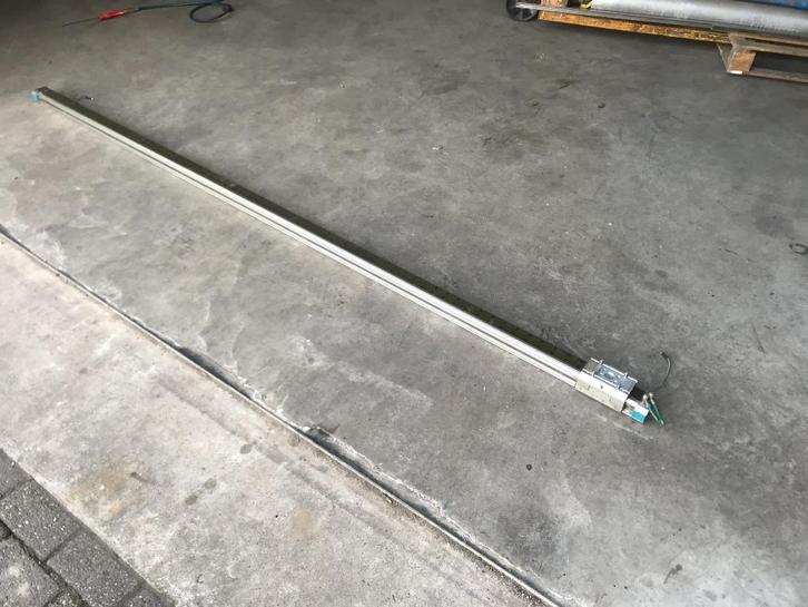 Lineair cilinder Festo lengte 2600mm, Doe-het-zelf en Verbouw, Gereedschap | Machine-onderdelen en Toebehoren, Gebruikt, Ophalen