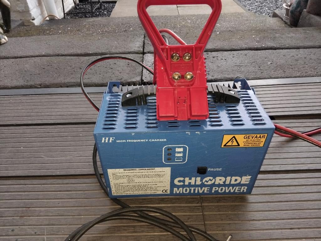 Hako Jonas Veegmachine Oplader Chloride Motive Power, Tuin en Terras, Veegmachines, Ophalen, Gebruikt