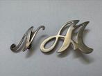 Twee letter broches, Ophalen of Verzenden, Zo goed als nieuw, Goud, Overige materialen