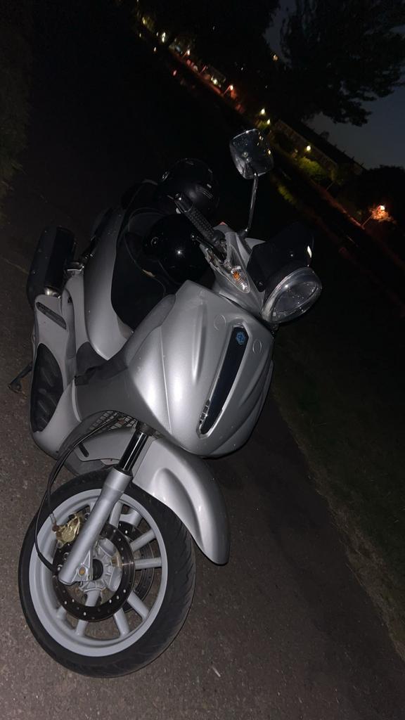 Piaggio beverly 500 2003 (MOET WEG), Fietsen en Brommers, Scooters | Piaggio, Zo goed als nieuw, Overige modellen, Ophalen