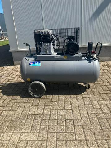 Airpress Hk 700/300 beschikbaar voor biedingen