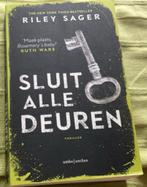 Riley Sager, Sluit Alle Deuren., Ophalen of Verzenden, Zo goed als nieuw