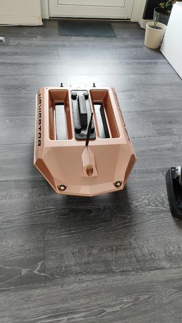 Navigator voerboot beschikbaar voor biedingen