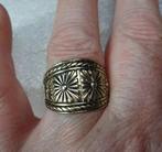Goudkleurige ring bloemen in licht reliëf, Gebruikt, 17 tot 18, Dame, Goud