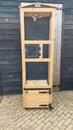 Grote vogelkooi incl vele toebehoren, Dieren en Toebehoren, Vogels | Hokken en Kooien, Ophalen, Gebruikt, Hout, Vogelkooi