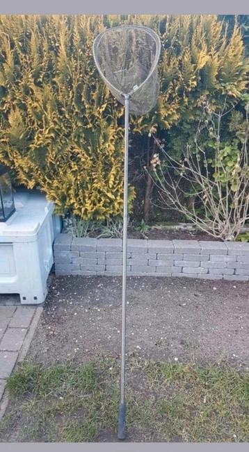 Enorm visnet te gebruiken tot de grotere vissen - vijvernet
 beschikbaar voor biedingen