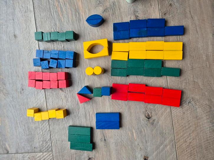 Partijtje houten blokjes in 4 verschillende kleuren, Kinderen en Baby's, Speelgoed | Bouwstenen, Gebruikt, Overige merken, Ophalen of Verzenden