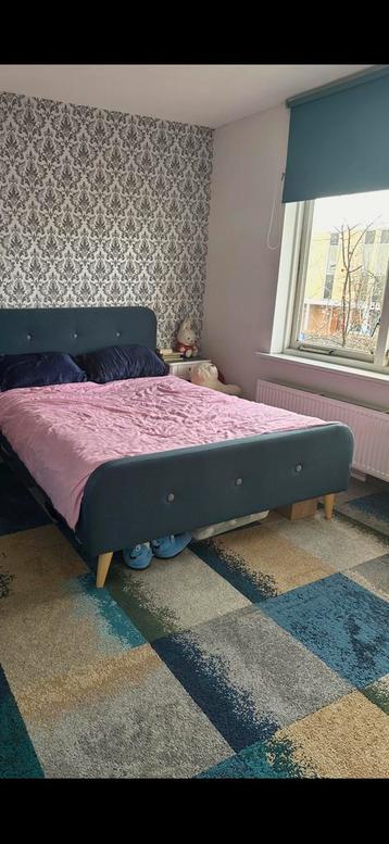 Bed beschikbaar voor biedingen