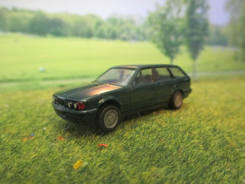 BMW 535i Touring E34 5-Serie 525i - 518 / 520 donkergroen, Ophalen of Verzenden, Zo goed als nieuw, Auto, Herpa