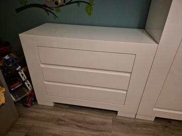 Commode hoogglans wit beschikbaar voor biedingen