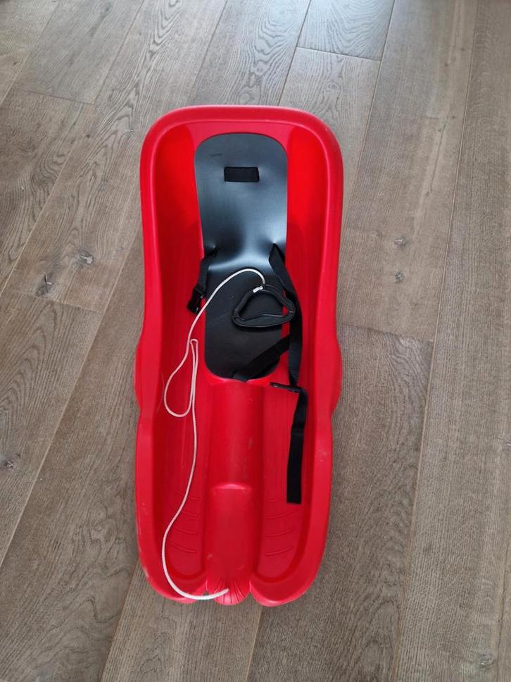 Rode Kinder Slee - Baby Bob, Kinderen en Baby's, Speelgoed | Buiten | Sleeën, Zo goed als nieuw, Kunststof, Rugleuning, Ophalen of Verzenden