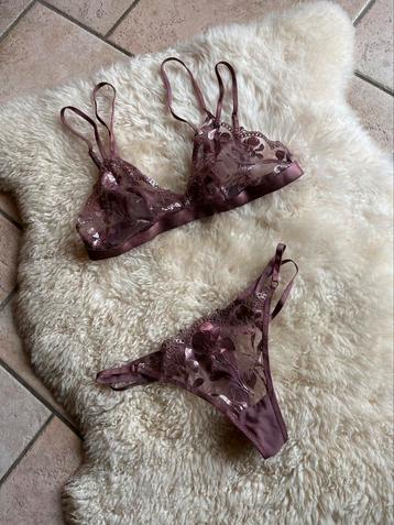 Prachtige Hunkemöller setje bh en string maat s beschikbaar voor biedingen