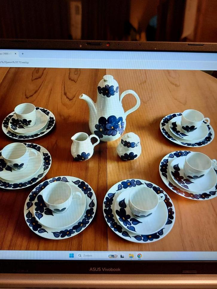 Gevraagd: Heinrich Germany Servies met blauwe bloemen, Huis en Inrichting, Keuken | Servies, Kop(pen) en/of Schotel(s), Overige stijlen