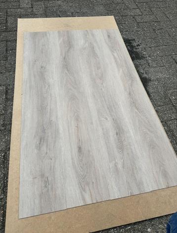 GROTE PARTIJ PLAK PVC beschikbaar voor biedingen